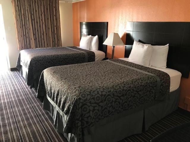 Days Inn By Wyndham Jacksonville Baymeadows מראה חיצוני תמונה