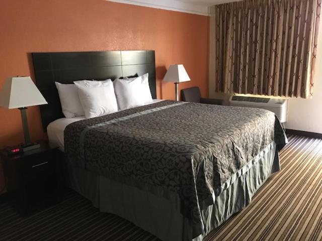 Days Inn By Wyndham Jacksonville Baymeadows מראה חיצוני תמונה