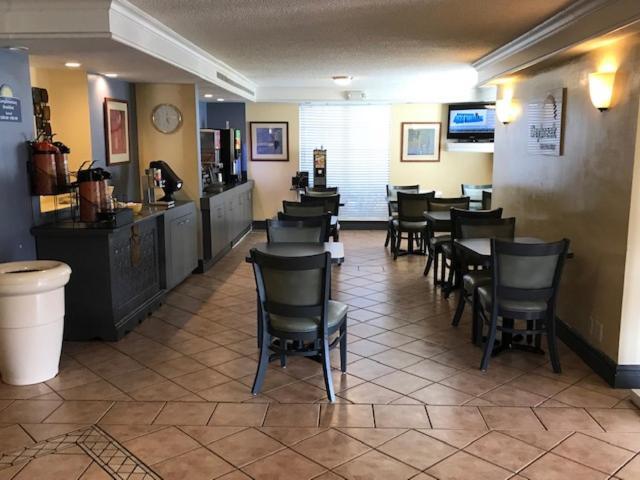 Days Inn By Wyndham Jacksonville Baymeadows מראה חיצוני תמונה